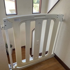 プラスチック製ベビーゲートの画像