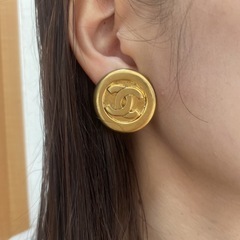 CHANEL シャネル イヤリング 片耳のみ CCロゴ ラウンド ゴールドトーン 直径約2.85cm フランス製の画像