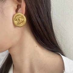 CHANEL シャネル イヤリング 片耳のみ CCロゴ ラウンド ゴールドトーン 直径約2.85cm フランス製の画像