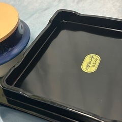 お正月重箱三段(本うるし塗り)と益子焼、釜飯の容器(陶器なのでお米炊けます。)の画像