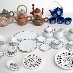 ミニチュア ティーセット＆急須・茶器 たくさん！　ドールハウス 洋食器 和食器 花柄 葡萄柄 まとめて まとめ売り ミニフィギュア　☆ PayPay(ペイペイ)決済可能 ☆ 札幌市 豊平区 平岸 平岸店の画像