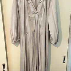 【セット】H&M テーラードジャケット、ワンピースの画像