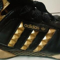 adidas✭RESPECTの画像