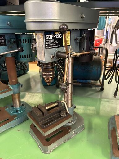 【モノマニア四日市】【引取限定】 新興製作所 SINKO 卓上ボール盤 SDP-13C