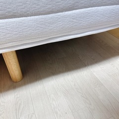 【お届け可】　ほぼ未使用　脚付マットレス ベッド セミダブル の画像