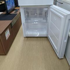 ニトリ 2ドア冷蔵庫 NTR-140WH 140L 2023年製 ヒビ・凹み、ヨゴレあと動作確認済み【こちらは店舗です。浜村鹿野温泉ICから3分 買取本舗 宮本リサイクル 営業時間9～19時 定休日水曜のみ←連絡できませんm(_ _)m】の画像