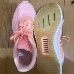 アディダス シューズの画像