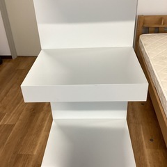 コーナー飾り棚【町田市再生家具】　251637の画像