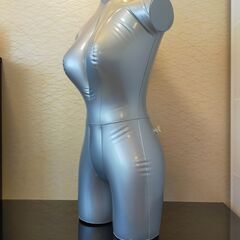 【衣類の写真を撮るのに便利！】トルソーの画像