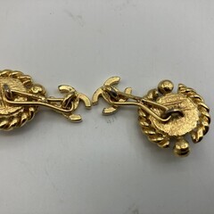 シャネル ヴィンテージ カフス ゴールド CCロゴ ピンクカボション 社外石・一部破損ありの画像