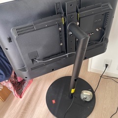 脚付きテレビの画像