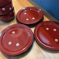 おわんと皿のセット
の画像