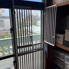 窓の柵の画像