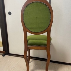 アンティーク調の椅子の画像