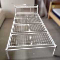 ニトリ パイプベッド シングルサイズ マットレス付き シングルベッド 白/ホワイト 片面マットレス 寝具 幅98cm×奥行212cm×高さ61cm 家具 苫小牧西店の画像