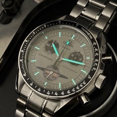 Omega Speedmaster Moonswatch Saturnの画像