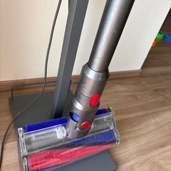 dyson v8fluffy+掃除機の画像