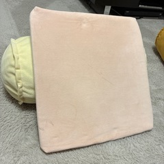 ピンクのクッション2枚セットの画像