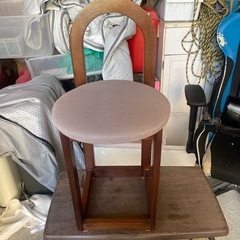 木製小型椅子の画像