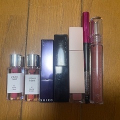 服と化粧品まとめて200円での画像