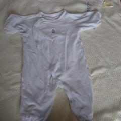 ベビー服2枚とお包みの画像
