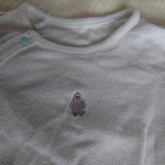 ベビー服2枚とお包みの画像