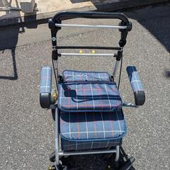 頑丈なシルバーカー(縮まります)の画像