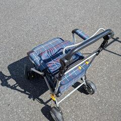頑丈なシルバーカー(縮まります)の画像