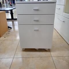 リユースのサカイ太田店★ジモティ割あり★  袖机 白 H59.5×D40×W40 クリーニング済み OJ10884の画像