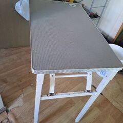 ペットサロン　カット台の画像