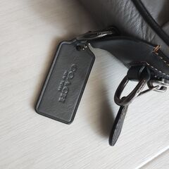 COACH グレー ショルダーバッグの画像