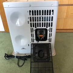 石油ファンヒーター(26) トヨトミ  LC-33N  5Lタンク 2024年製  2ヶ月のみ使用の超お買得品の画像