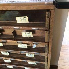 レトロな陳列ケースの画像