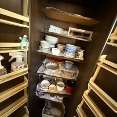 食器を入れる棚の画像