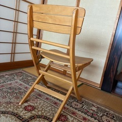 折りたたみ椅子の画像