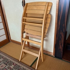 折りたたみ椅子の画像