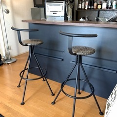 バーカウンター＋ハイチェア2脚の画像