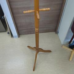 ポールハンガー 木製 ナチュラル 小傷【こちらは店舗です。浜村鹿野温泉ICから3分 買取本舗 宮本リサイクル 営業時間9～19時 定休日水曜のみ←連絡できませんm(_ _)m】の画像