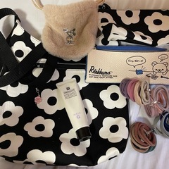 ショルダーバッグ　花柄　など。