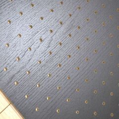 インテリア有孔ボード　パンチングボード　30cm×60cm　ブラウン/ブラック　リバーシブルの画像