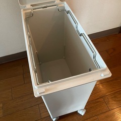 無印良品キャスター付きゴミ箱20ℓの画像