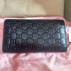 新品未使用　GUCCI 　長財布　箱と保存袋付き　の画像