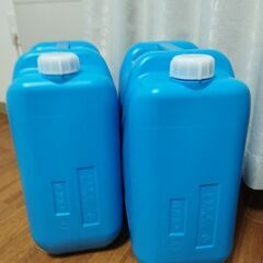 ポリタンク18L2個日立布団乾燥機電気ストーブの画像