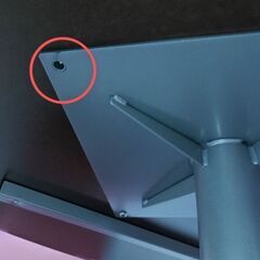 カーブのある大きめテーブルの画像