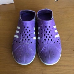 adidas靴？サンダル　メープル色の画像