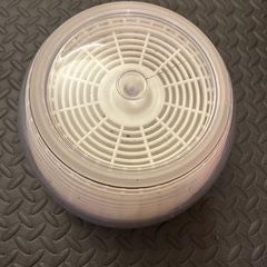 OXOのサラダスピナーほか食器類の画像