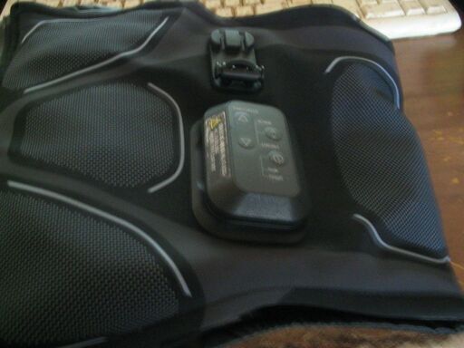 新古品・コアベルト2　LLサイズ　USB充電　腹筋、脇腹、背筋下部を​​ 同時に鍛える。取りに来れる方