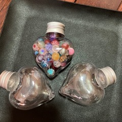 ハート型プラスチック容器３個セットの画像