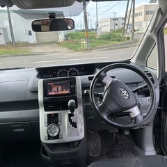 トヨタ　ヴォクシー 4WDの画像