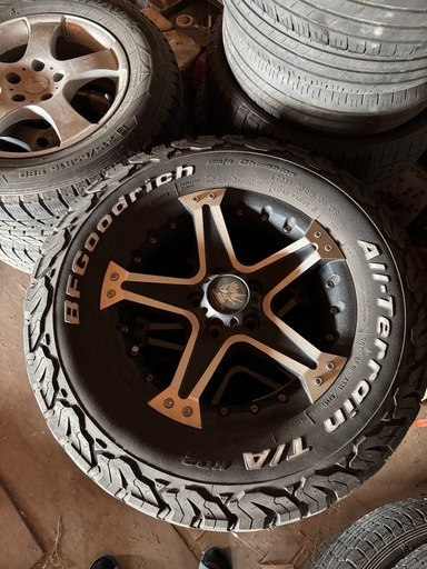 グッドリッチ　オールテレーンko2 235 70 16    デリカD5